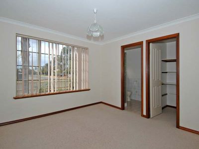 2B Carlyle Court, Boulder