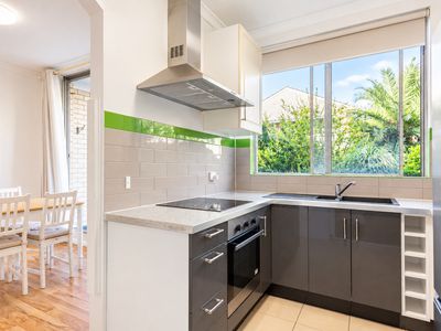 4 / 52 The Crescent, Dee Why
