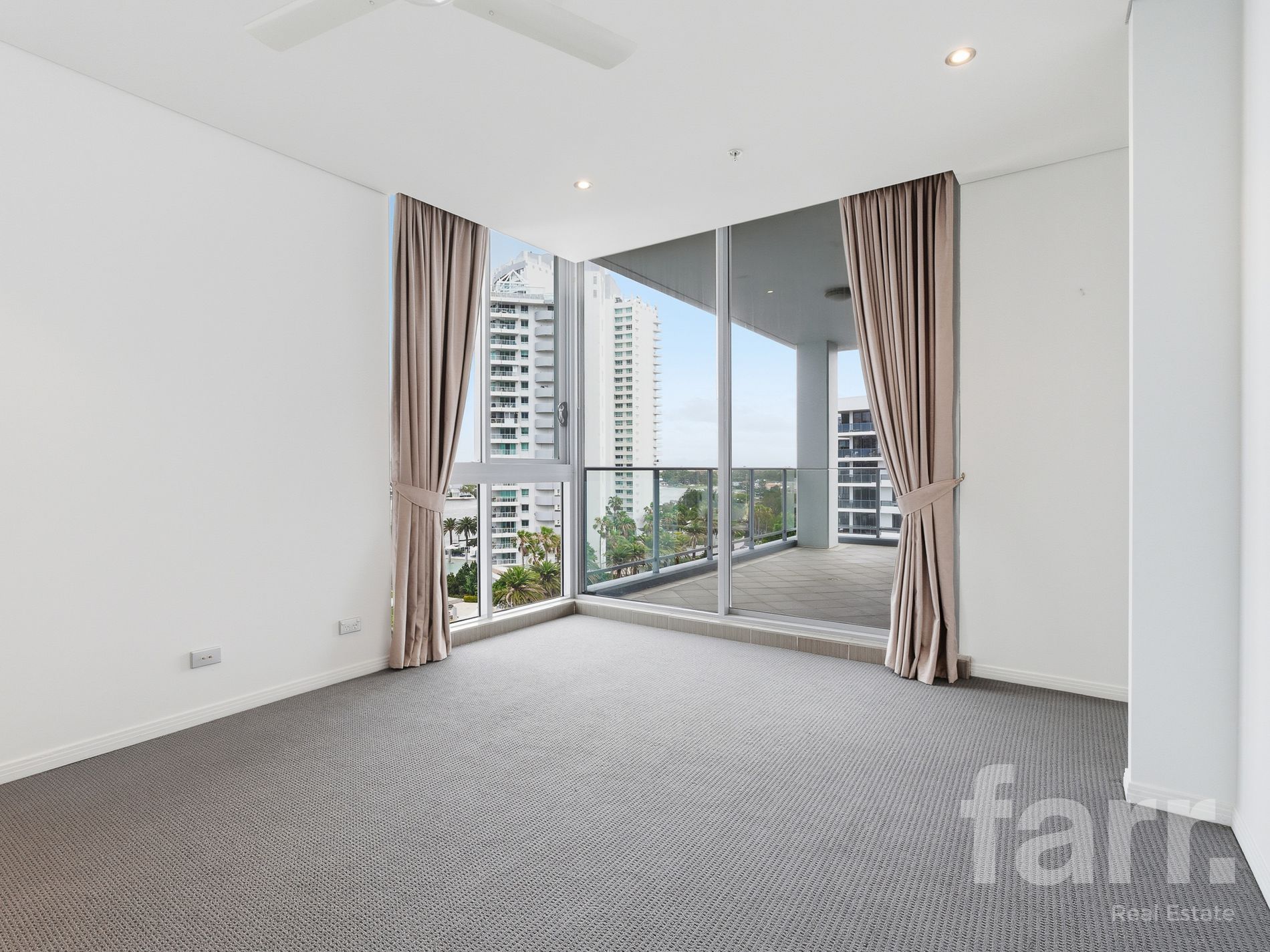 1101 / 4 Como Crescent, Southport