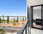 809 / 372 Marine Parade, Labrador