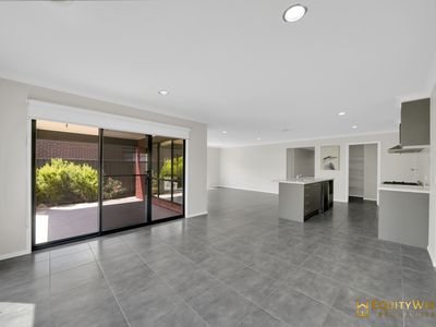 3 Orvalia Road, Manor Lakes