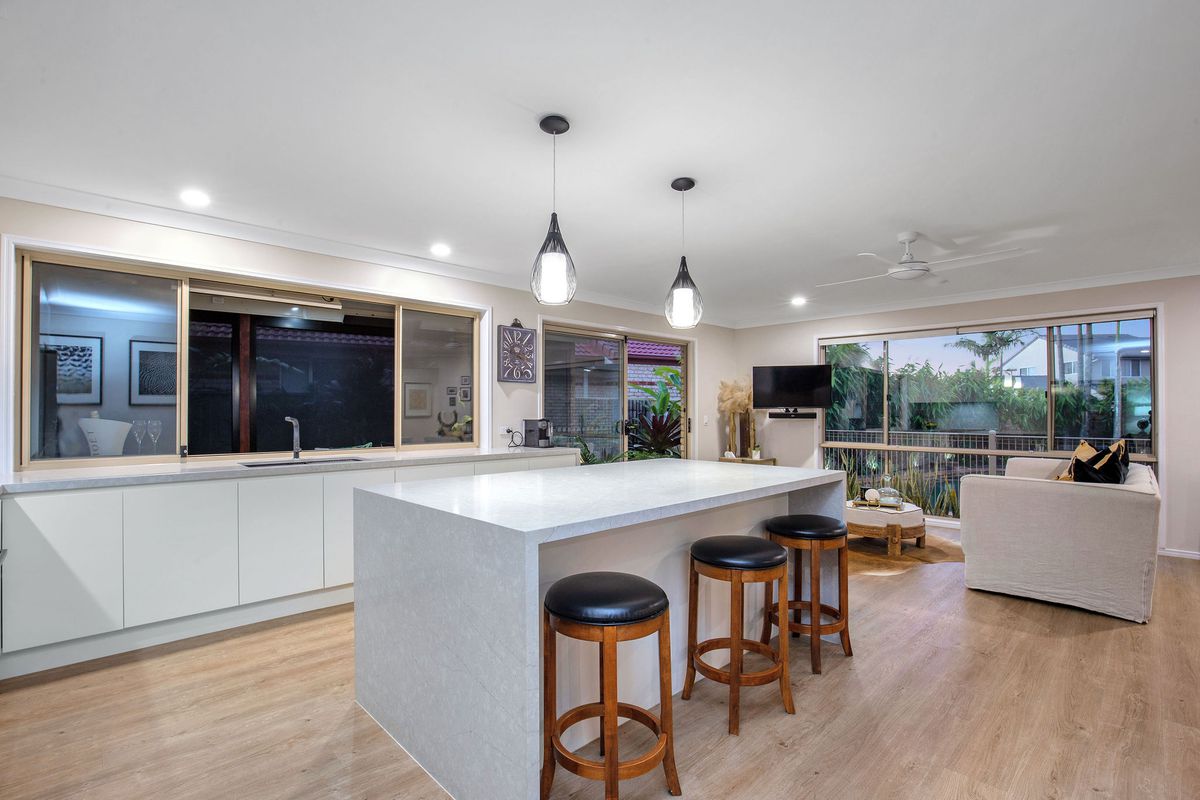 Real Estate Agent Runaway Bay Wisdom Realty