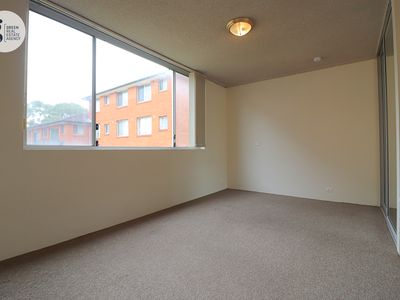 5 / 4 Bank Street, Meadowbank