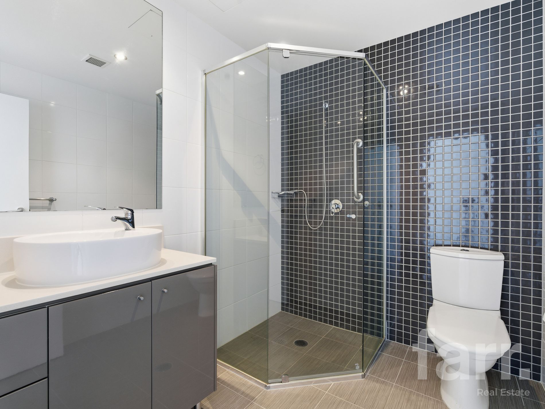 1101 / 4 Como Crescent, Southport