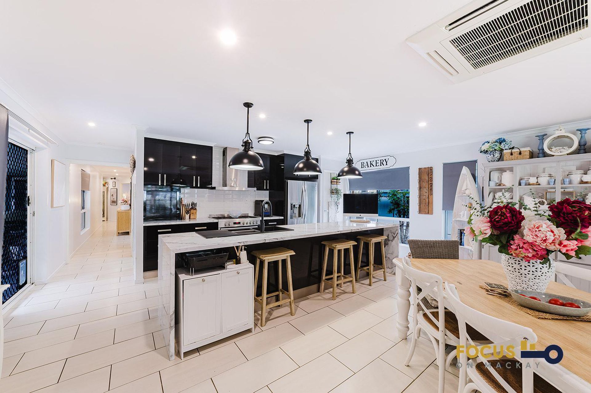 220 Miran Khan Dve, Armstrong Beach