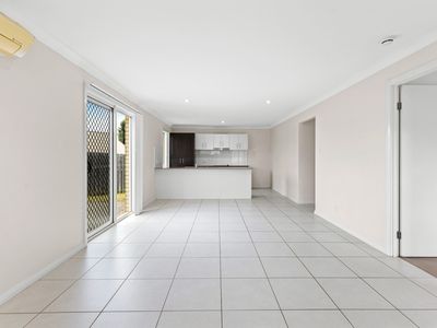 2/274 Long Street, South Toowoomba