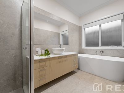 4 Yering Place, Officer