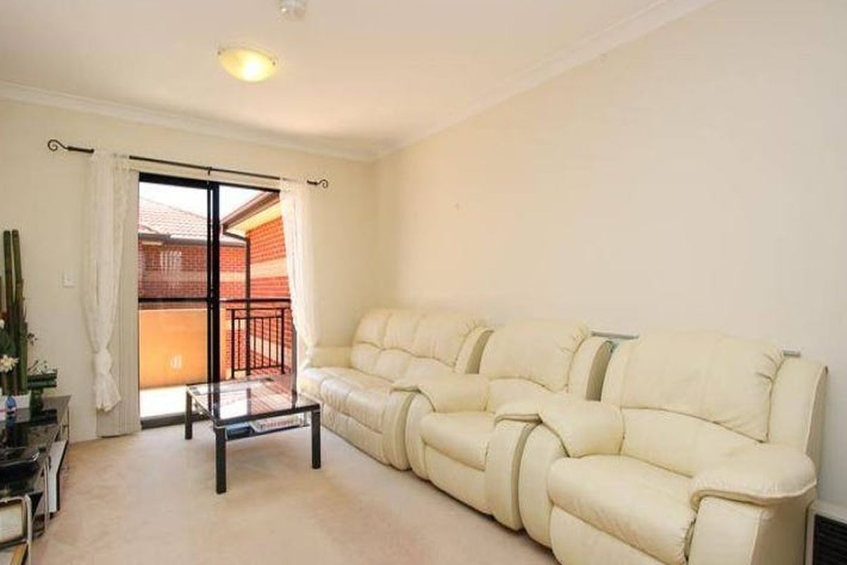 11 / 18 Eastbourne Road, Homebush West