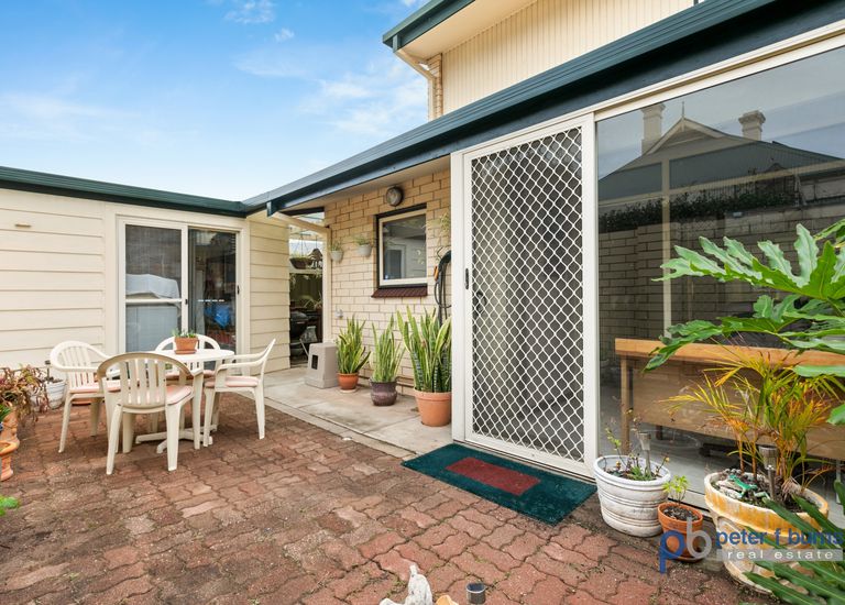 2C Ramsgate Street, Glenelg South