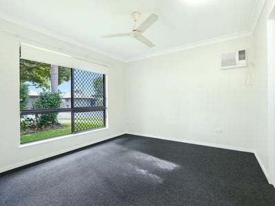8 Timberlea Drive East, Bentley Park