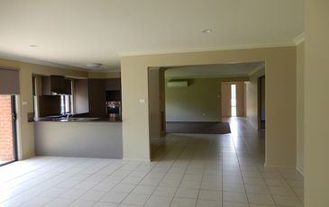 8 Castle Court, Beaconsfield