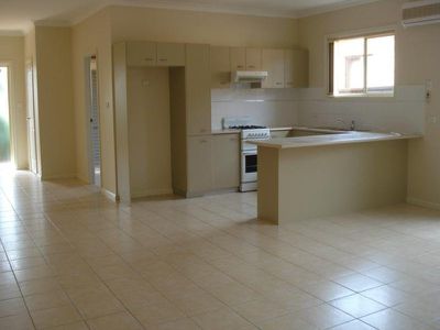 2 / 8 Helen Street, Warilla