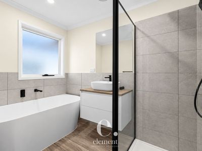 2 Sheeran Crescent, Lara