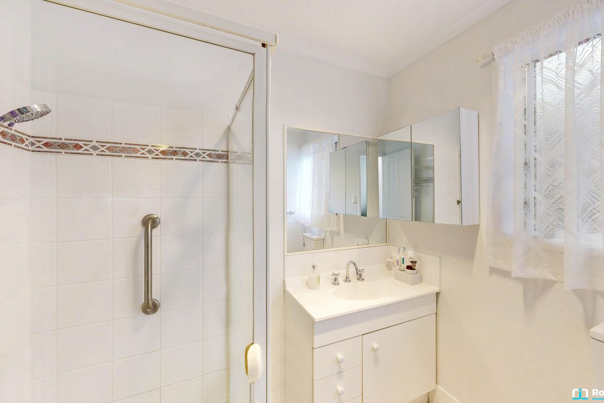 4 Feathertail Court, Tewantin