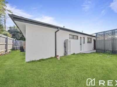 5 / 16 Heywood Crescent, Cranbourne North
