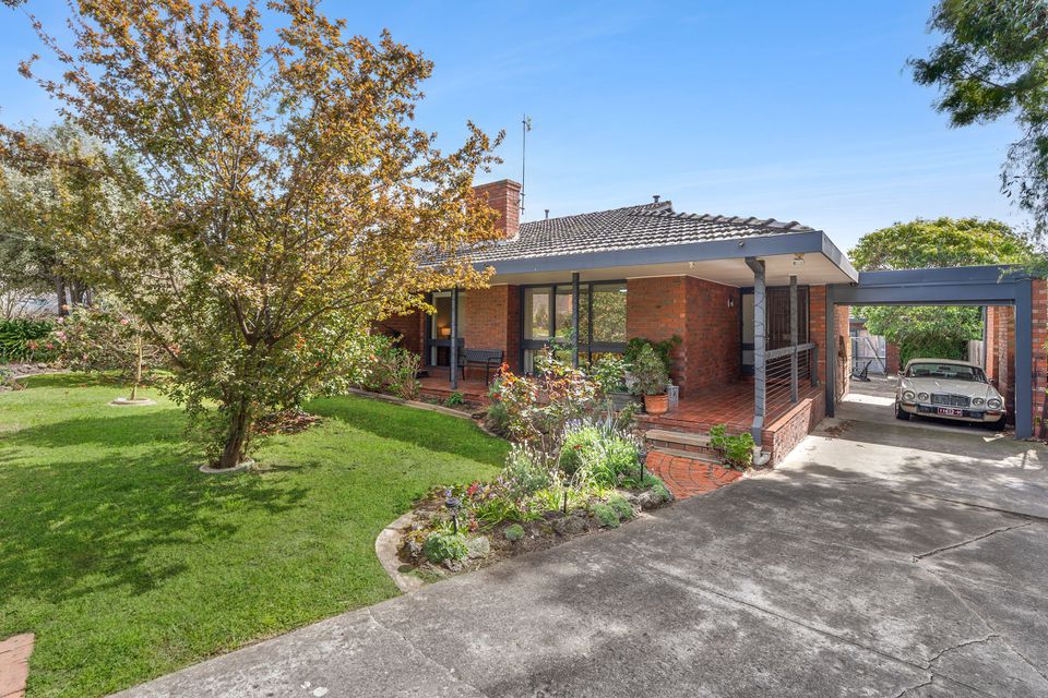 17-19 St Elmo Crescent, Highton