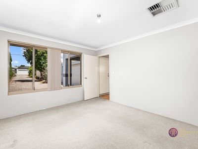 2 / 32 Barnsley Street, Queens Park