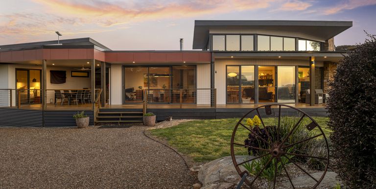 665 Fernhills Road, Marraweeney