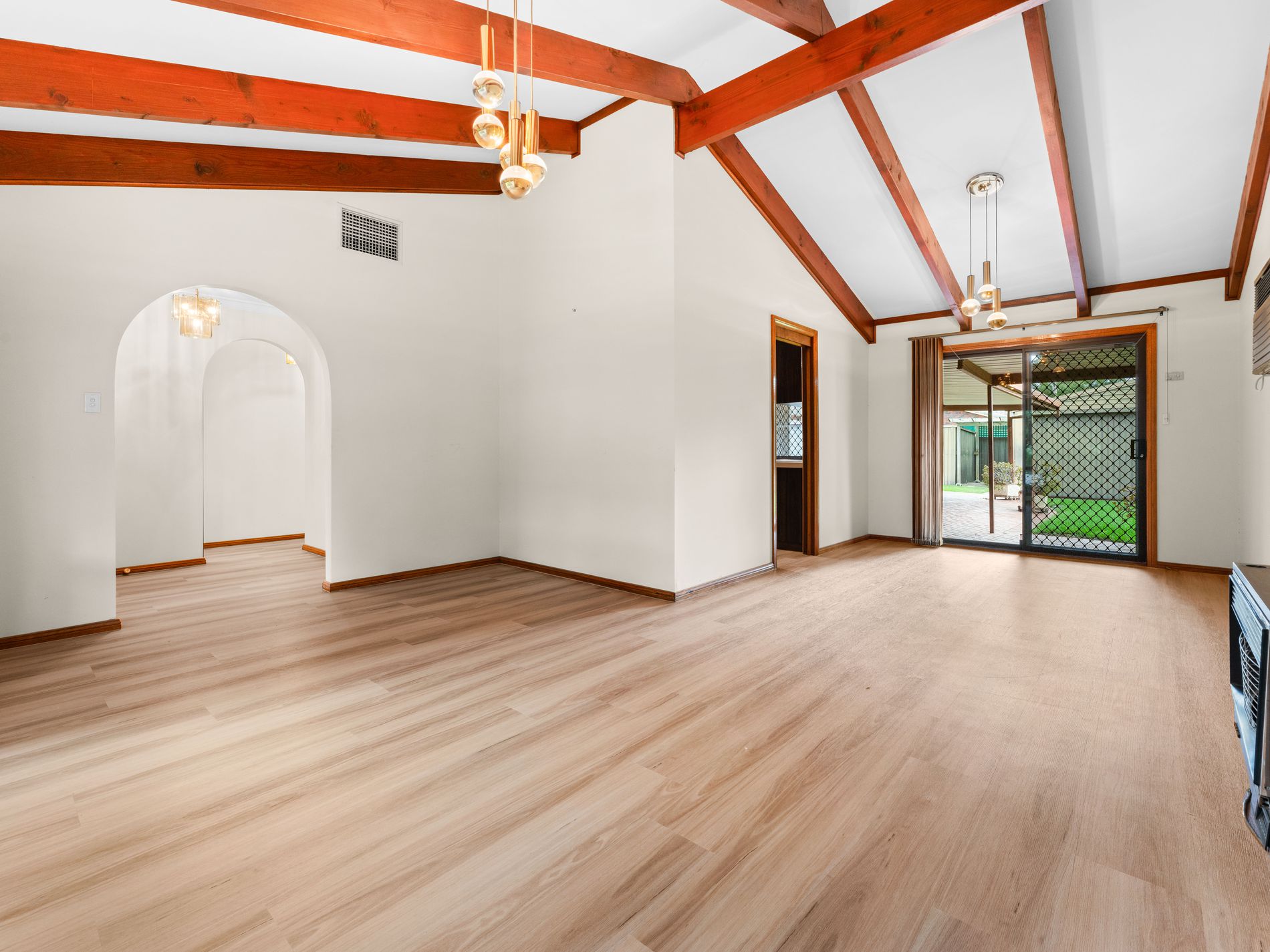 1077 Lower North East Road, Highbury