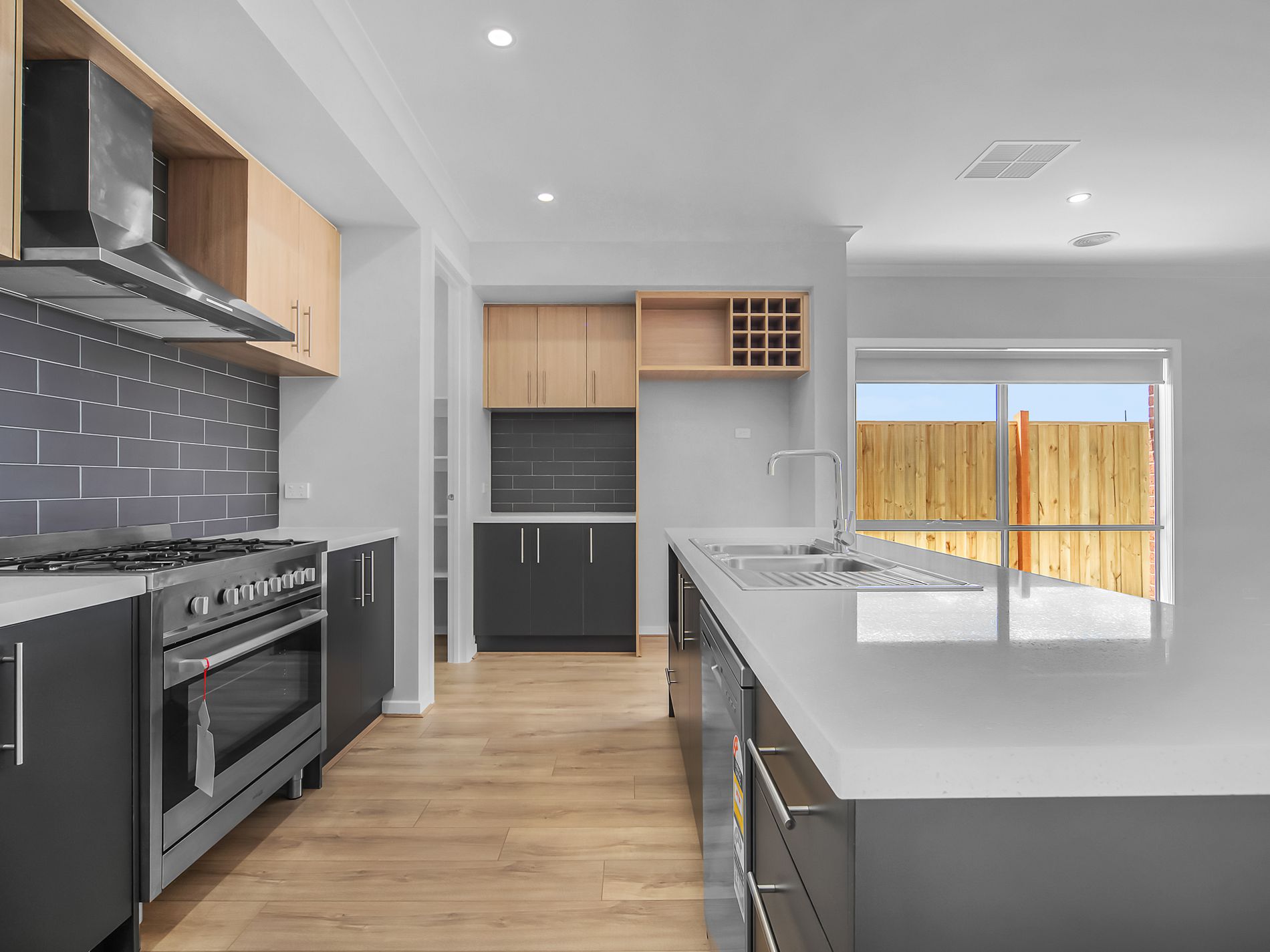 6 Tuscalee Tce, Thornhill Park