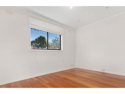 1 / 42 Middle Road, Maribyrnong