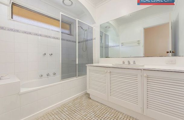 10 Ashford Cresent, Westmeadows