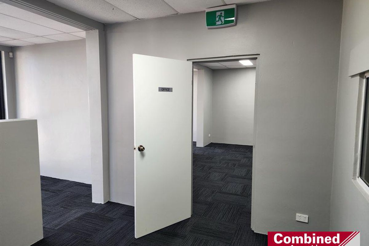 1 / 4 Shaw Road, Ingleburn