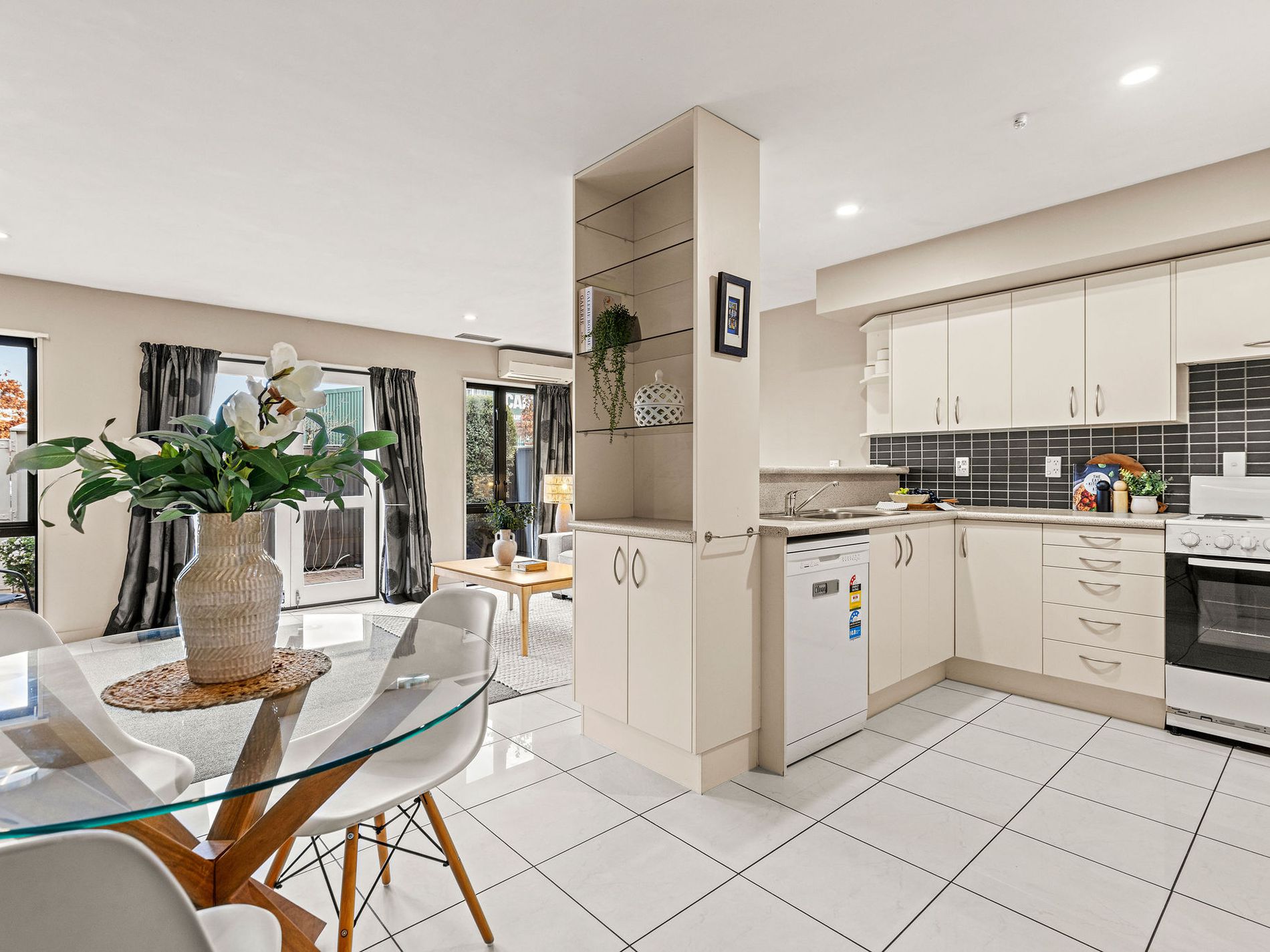 2 / 384 Madras Street, City Centre