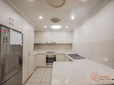 1 / 5 John Brass Place, Dubbo