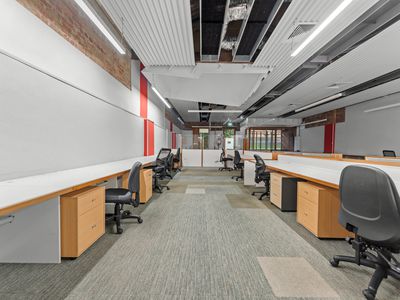 106-108 Bowen Street, Spring Hill