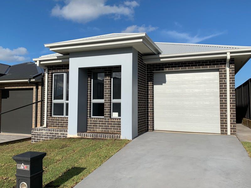 13B Golden Wattle Avenue, Gregory Hills