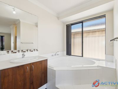 4 Lorna Cove, Tapping