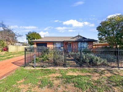 27 Websdale Drive, Dubbo