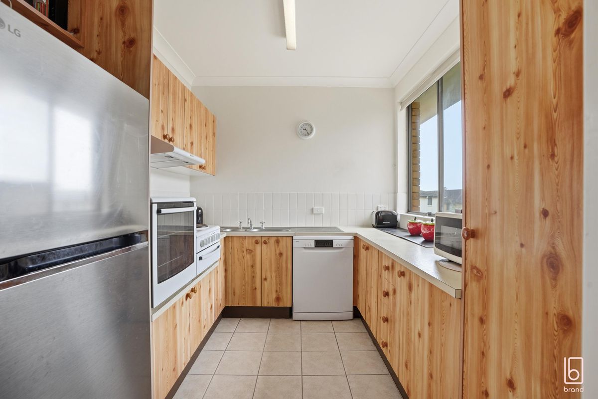 2 / 8-12 Ocean Parade, The Entrance