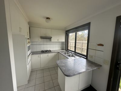 2 / 75 Silvereye Crescent, Werribee