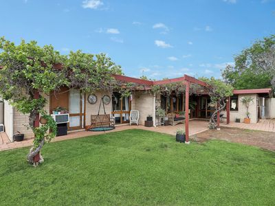 11 Helenor Crescent, Narrandera