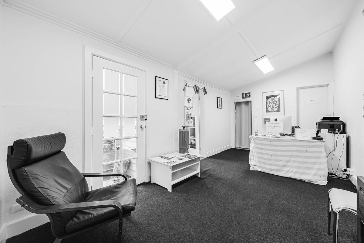 92 Douglas Parade, Williamstown