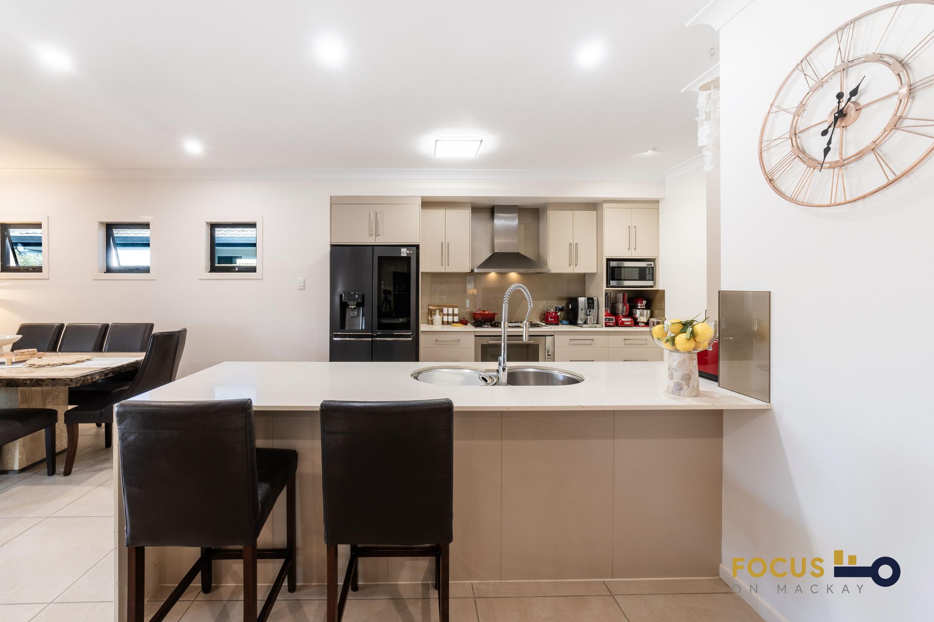 House / 6 Pavillion Court, Glenella