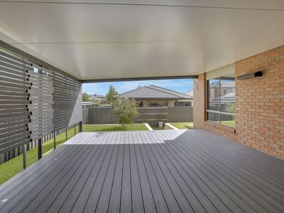 44 Firecrest Road, Manor Lakes