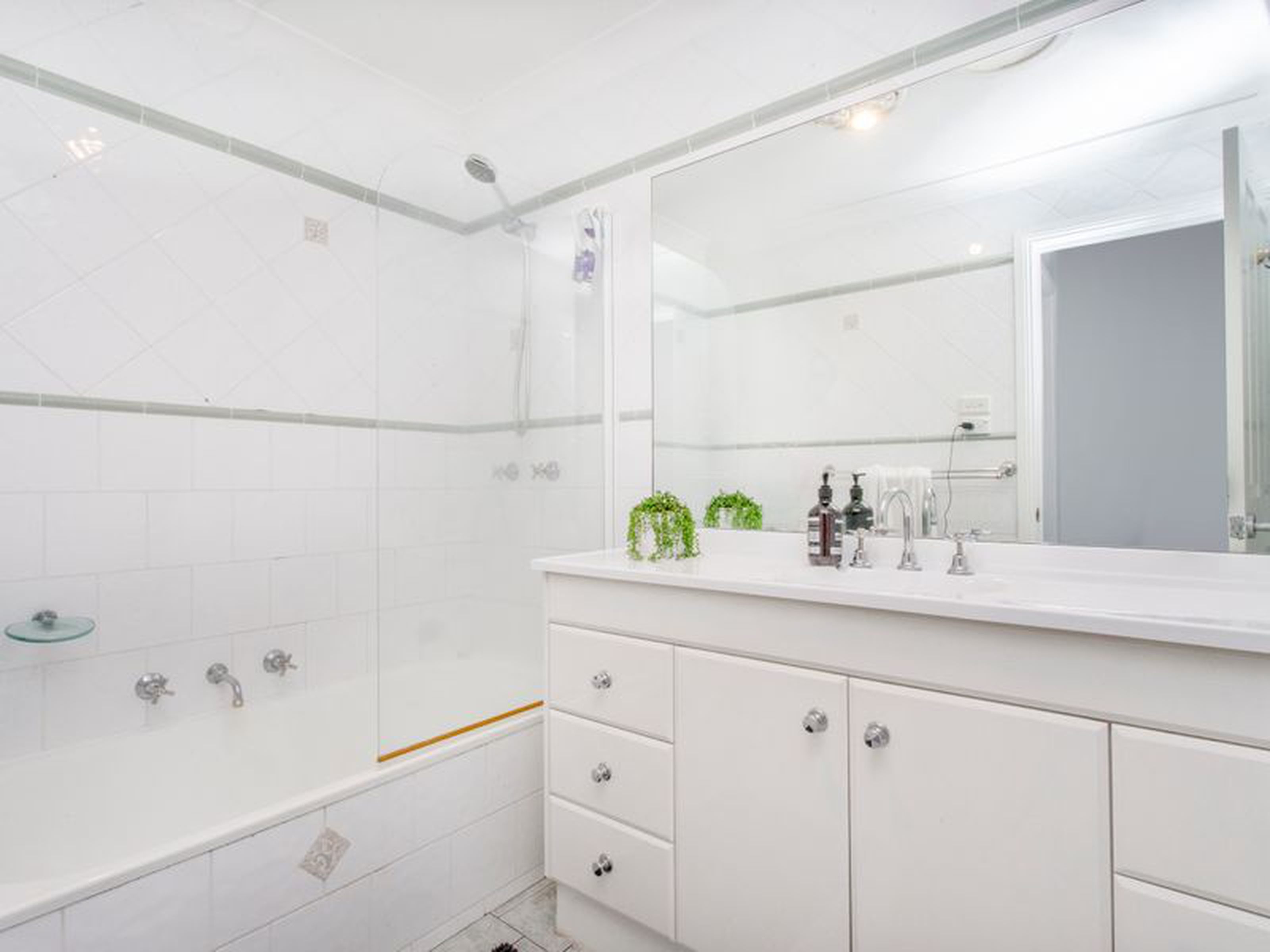 2 Kenneth Slessor Drive, GLENMORE PARK
