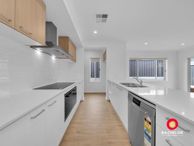 5 Dundee Street, Evanston
