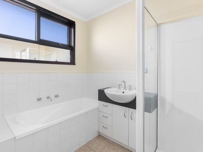 1 / 45 Bloomfield Avenue, Maribyrnong