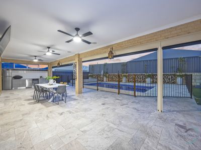 5 Scarlet Close, Tapping