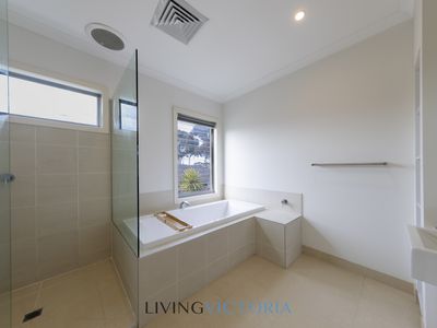 24 Minvi Terrace, Cairnlea