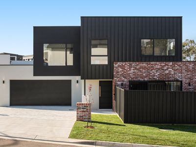 2 Leeman Court, Riverside