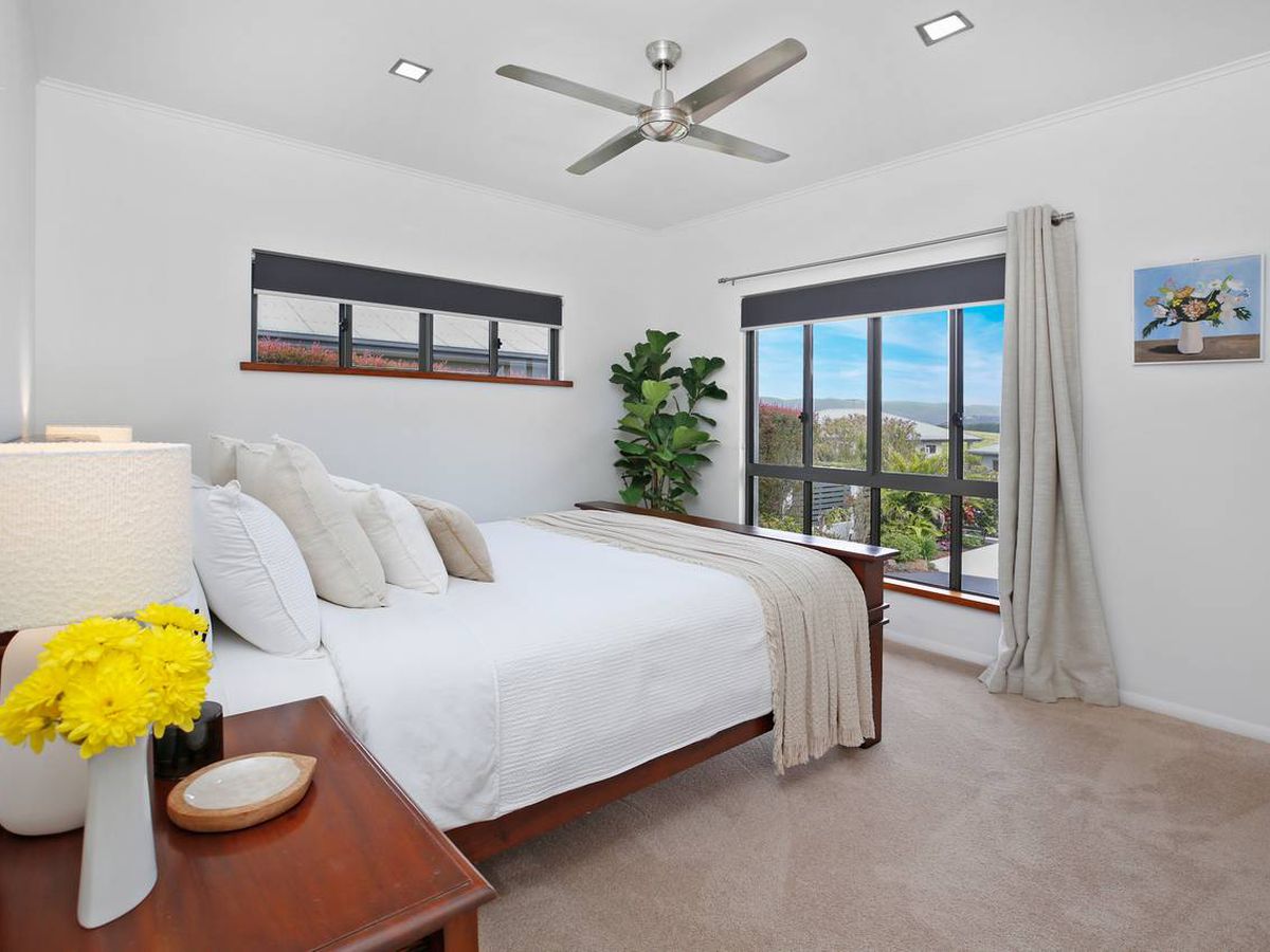 16 MITCHELL DRIVE, Atherton