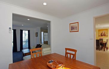 6 Grange Circuit, Beaconsfield