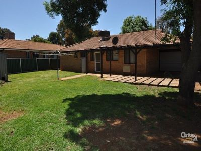 1 Springfield Way, Dubbo