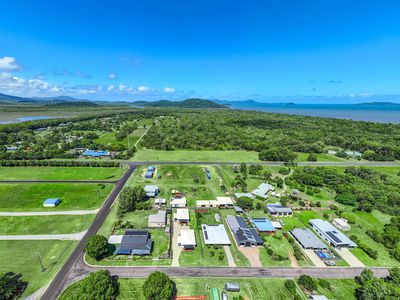 7 Amanda Crescent, Tully Heads