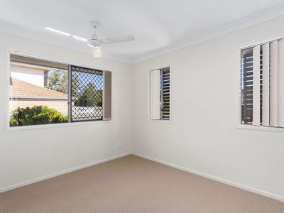 2 / 4 Gibbs Street, Churchill